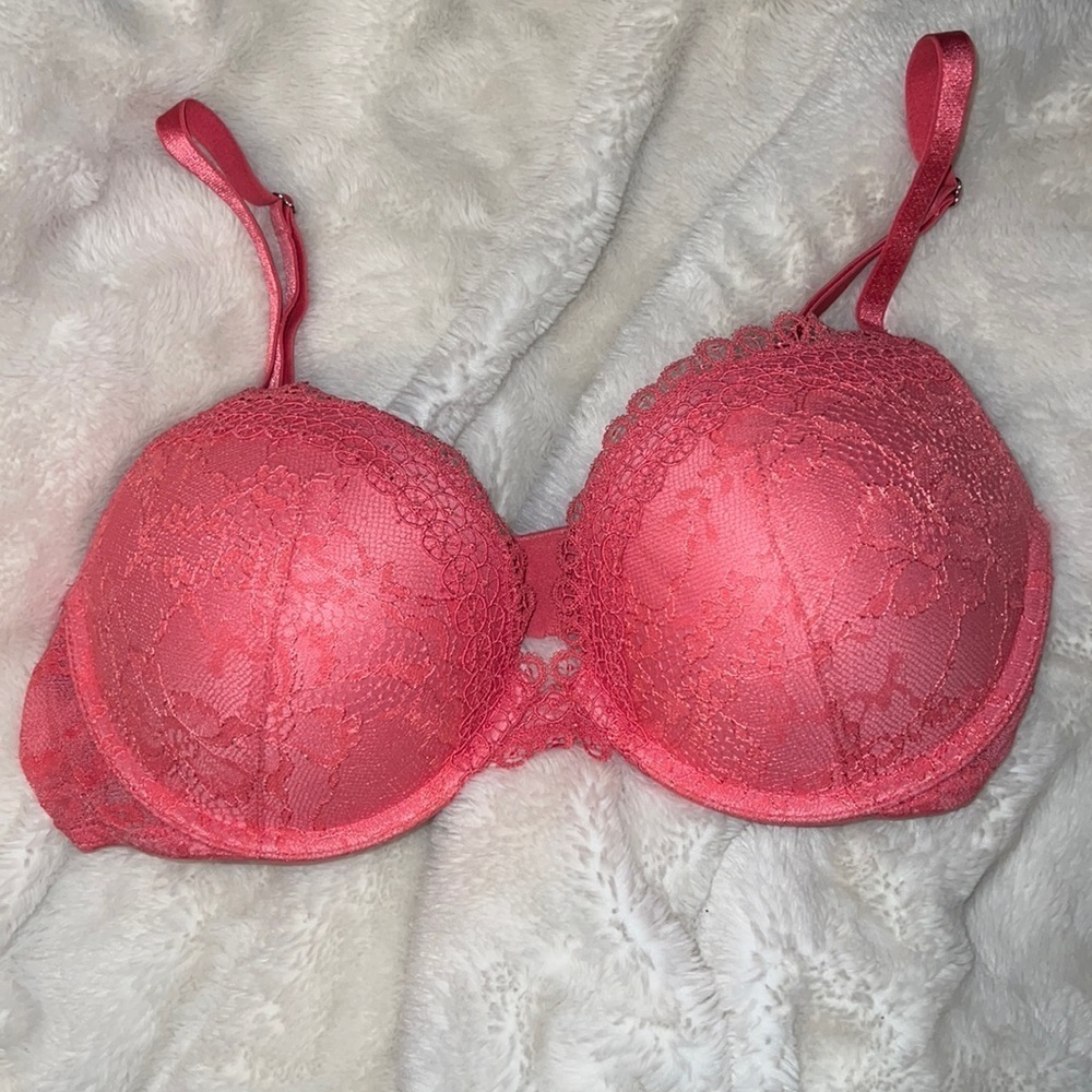 Nwot Victoria’s Secret lace very sexy bra